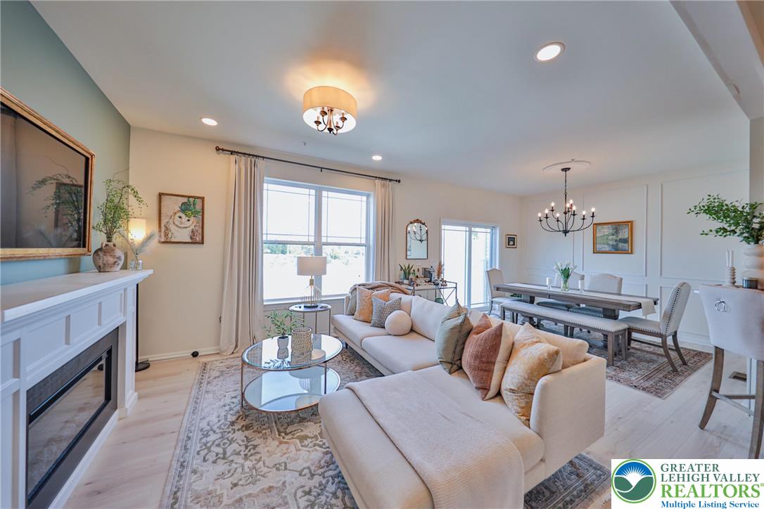 Allentown City, Pennsylvania 18104, United States, 3 Bedrooms Bedrooms, ,3 BathroomsBathrooms,Residential,Active,225342