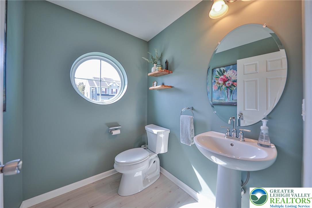 Allentown City, Pennsylvania 18104, United States, 3 Bedrooms Bedrooms, ,3 BathroomsBathrooms,Residential,Active,225342