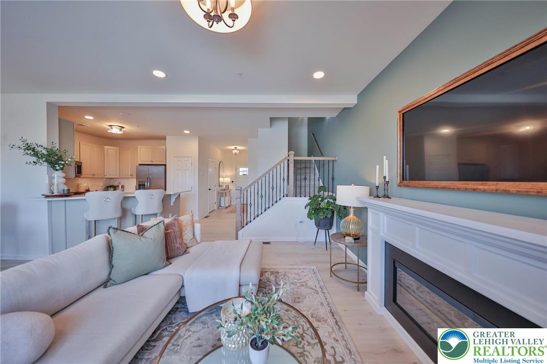 Allentown City, Pennsylvania 18104, United States, 3 Bedrooms Bedrooms, ,3 BathroomsBathrooms,Residential,Active,225342