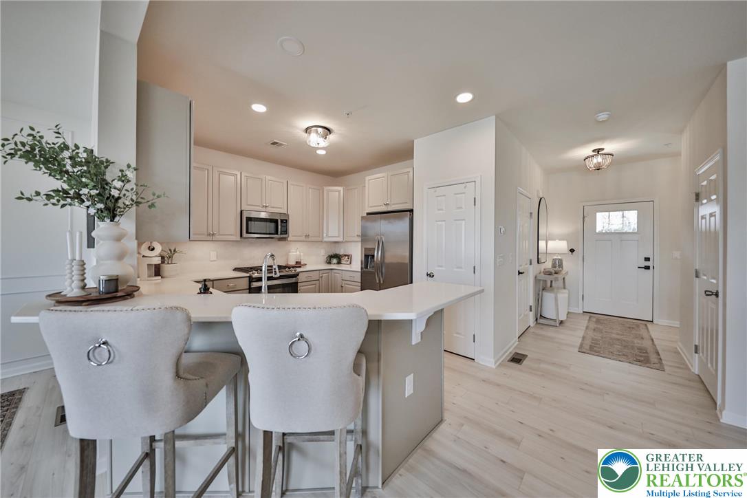 Allentown City, Pennsylvania 18104, United States, 3 Bedrooms Bedrooms, ,3 BathroomsBathrooms,Residential,Active,225342