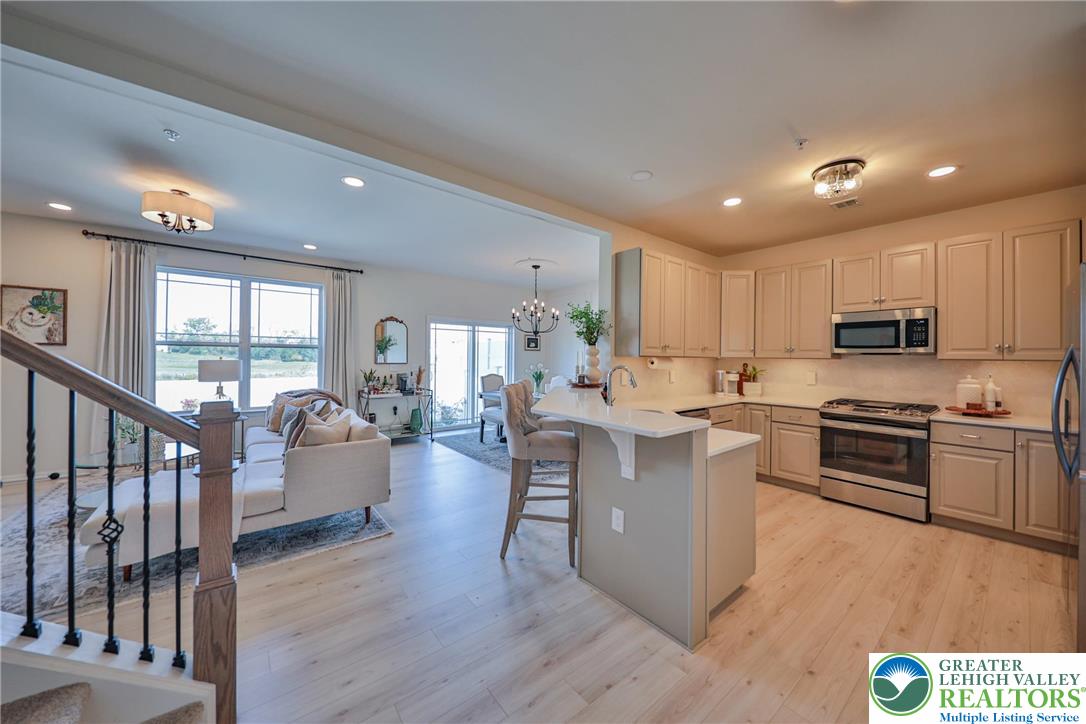 Allentown City, Pennsylvania 18104, United States, 3 Bedrooms Bedrooms, ,3 BathroomsBathrooms,Residential,Active,225342