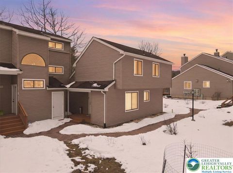 Photo of 3322 Windermere Drive, Lehman Twp, PA 18324 (MLS # 772688)