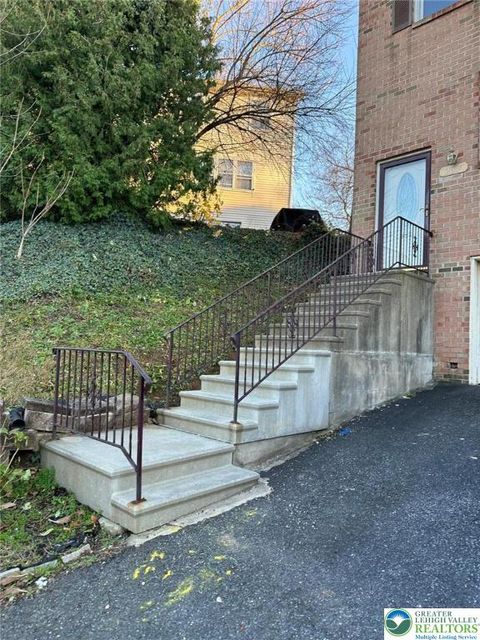 Photo of 235 Vista Drive, Easton, PA 18042 (MLS # 764965) Photo of 235 Vista Drive, Easton, PA 18042 (MLS # 764965)
