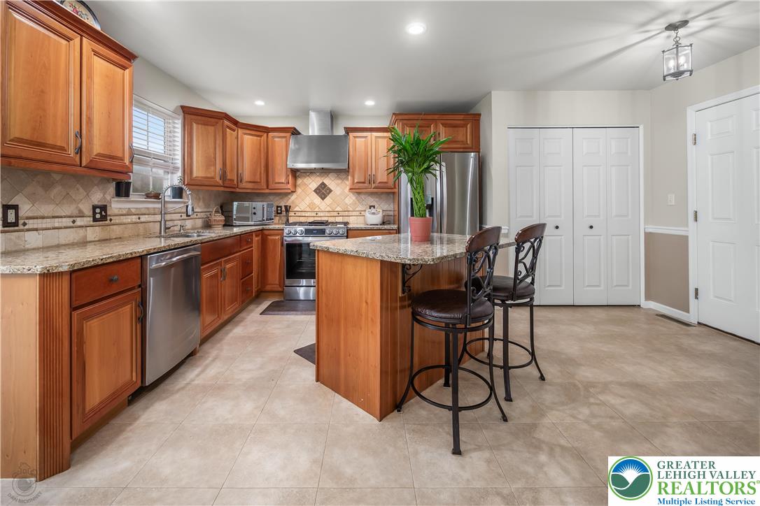 Forks Twp, Pennsylvania 18040, United States, 4 Bedrooms Bedrooms, ,3 BathroomsBathrooms,Residential,Active,225588