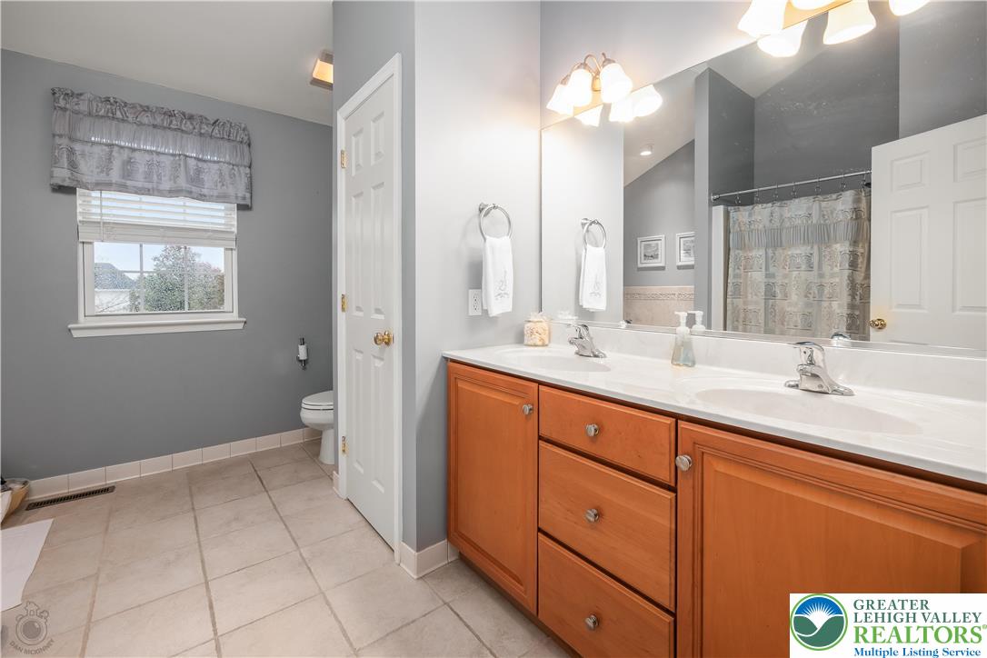 Forks Twp, Pennsylvania 18040, United States, 4 Bedrooms Bedrooms, ,3 BathroomsBathrooms,Residential,Active,225588