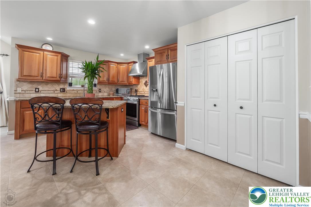 Forks Twp, Pennsylvania 18040, United States, 4 Bedrooms Bedrooms, ,3 BathroomsBathrooms,Residential,Active,225588