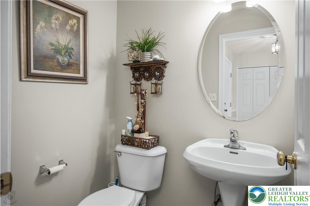 Forks Twp, Pennsylvania 18040, United States, 4 Bedrooms Bedrooms, ,3 BathroomsBathrooms,Residential,Active,225588