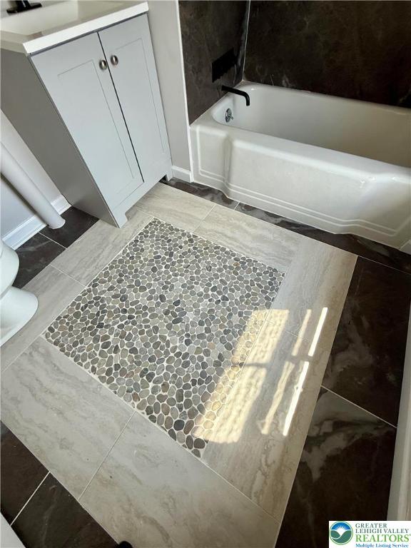 Whitehall Twp, Pennsylvania 18052, United States, 4 Bedrooms Bedrooms, ,2 BathroomsBathrooms,Residential,Pending,190471