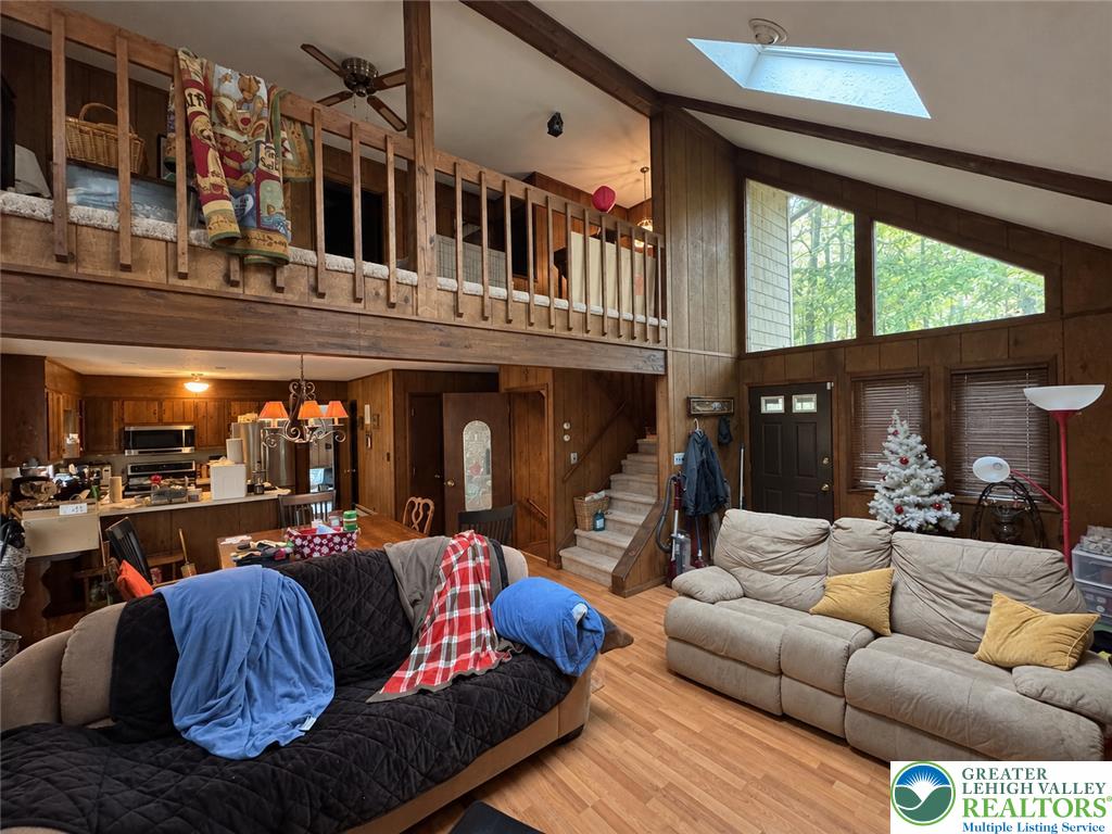 107 Lake Drive W