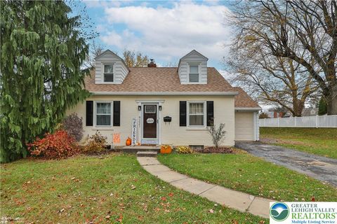 Photo of 4221 Windsor Drive, Allentown, PA 18104 (MLS # 767332)