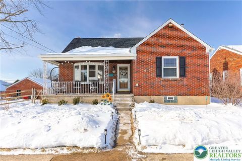 Photo of 1030 New Jersey Avenue, Hellertown Boro, PA 18055 (MLS # 771617)