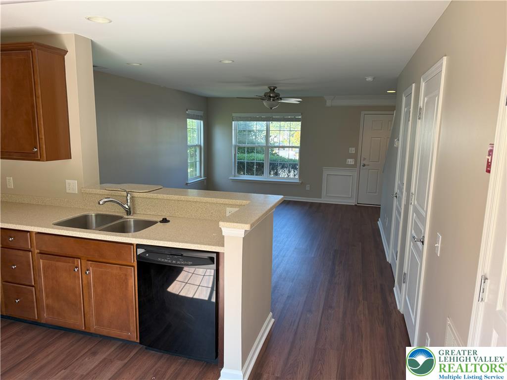 Upper Macungie Twp, Pennsylvania 18031, United States, 2 Bedrooms Bedrooms, ,2 BathroomsBathrooms,Residential,Pending,214158