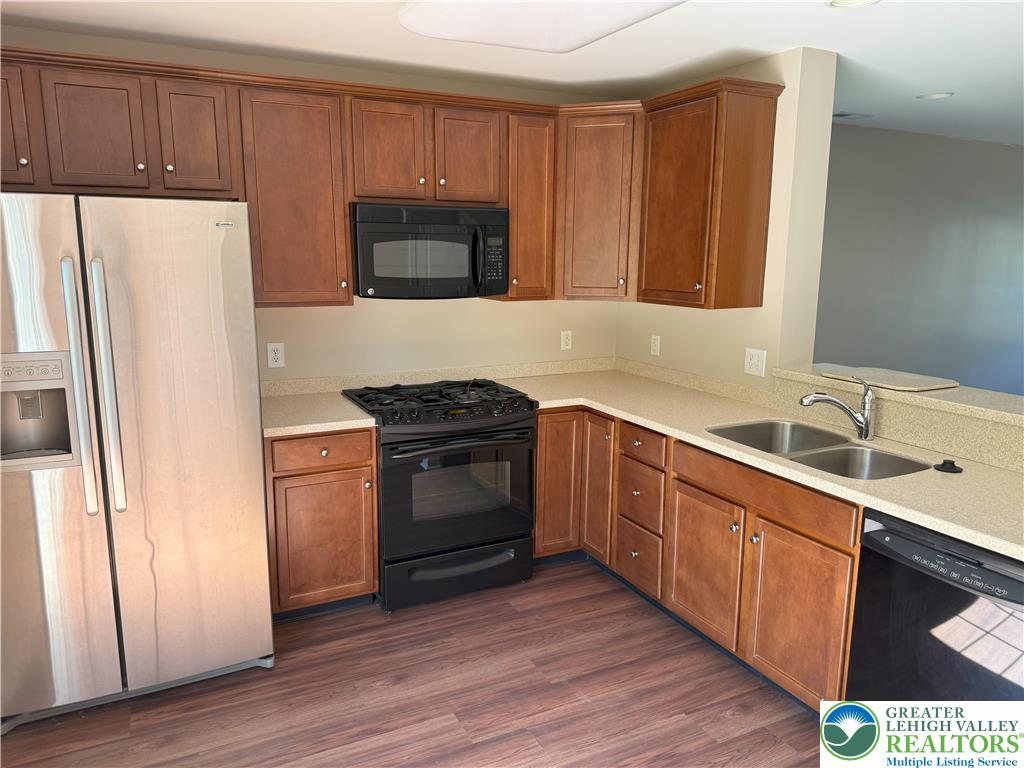 Upper Macungie Twp, Pennsylvania 18031, United States, 2 Bedrooms Bedrooms, ,2 BathroomsBathrooms,Residential,Pending,214158