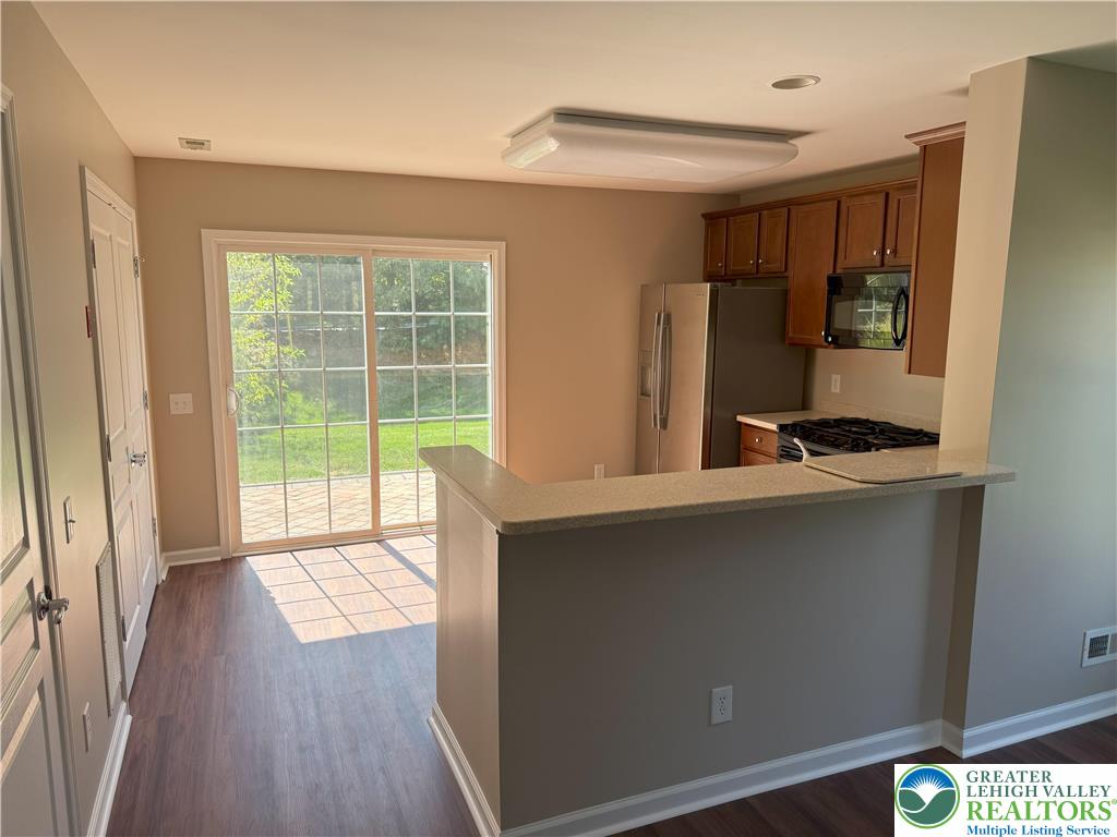 Upper Macungie Twp, Pennsylvania 18031, United States, 2 Bedrooms Bedrooms, ,2 BathroomsBathrooms,Residential,Pending,214158