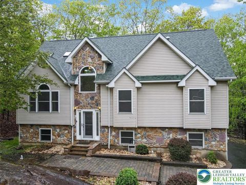 Photo of 2330 Burntwood Drive, East Stroudsburg, PA 18301 (MLS # 758614) Photo of 2330 Burntwood Drive, East Stroudsburg, PA 18301 (MLS # 758614)