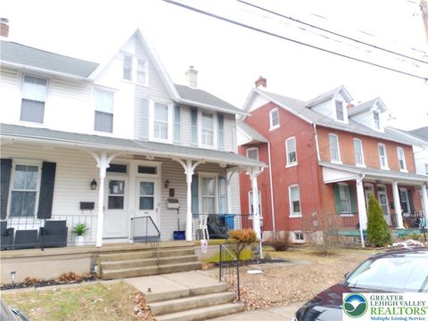 Photo of 134 S 9th St, Quakertown Boro, PA 18951 (MLS # 772834)