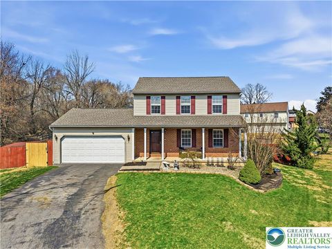 Photo of 1019 Lincoln Street, Freemansburg Boro, PA 18017 (MLS # 773960)