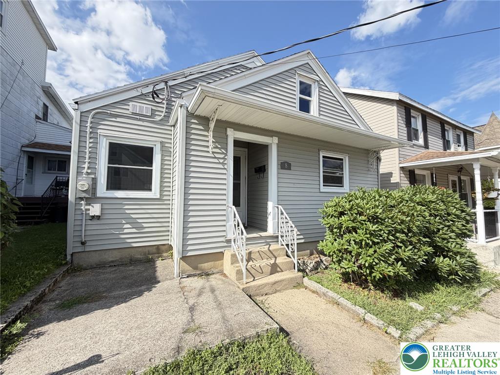 8 E Holland Street