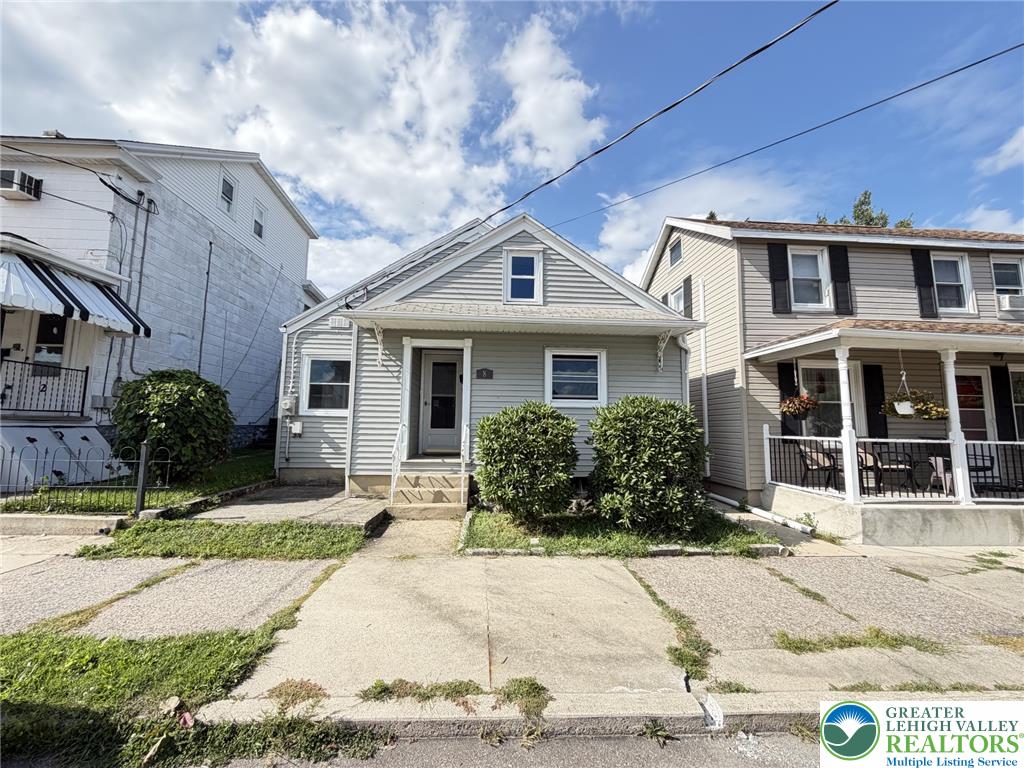 8 E Holland Street