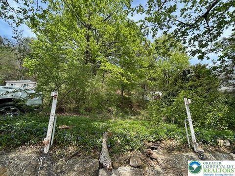 Photo of 732 Center Avenue, Jim Thorpe Boro, PA 18229 (MLS # 757004) Photo of 732 Center Avenue, Jim Thorpe Boro, PA 18229 (MLS # 757004)