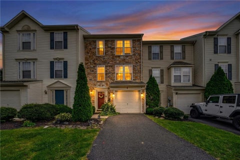 Townhouse For Sale - 4044 Tournament Court<br/> Upper Saucon Twp, PA 18034
