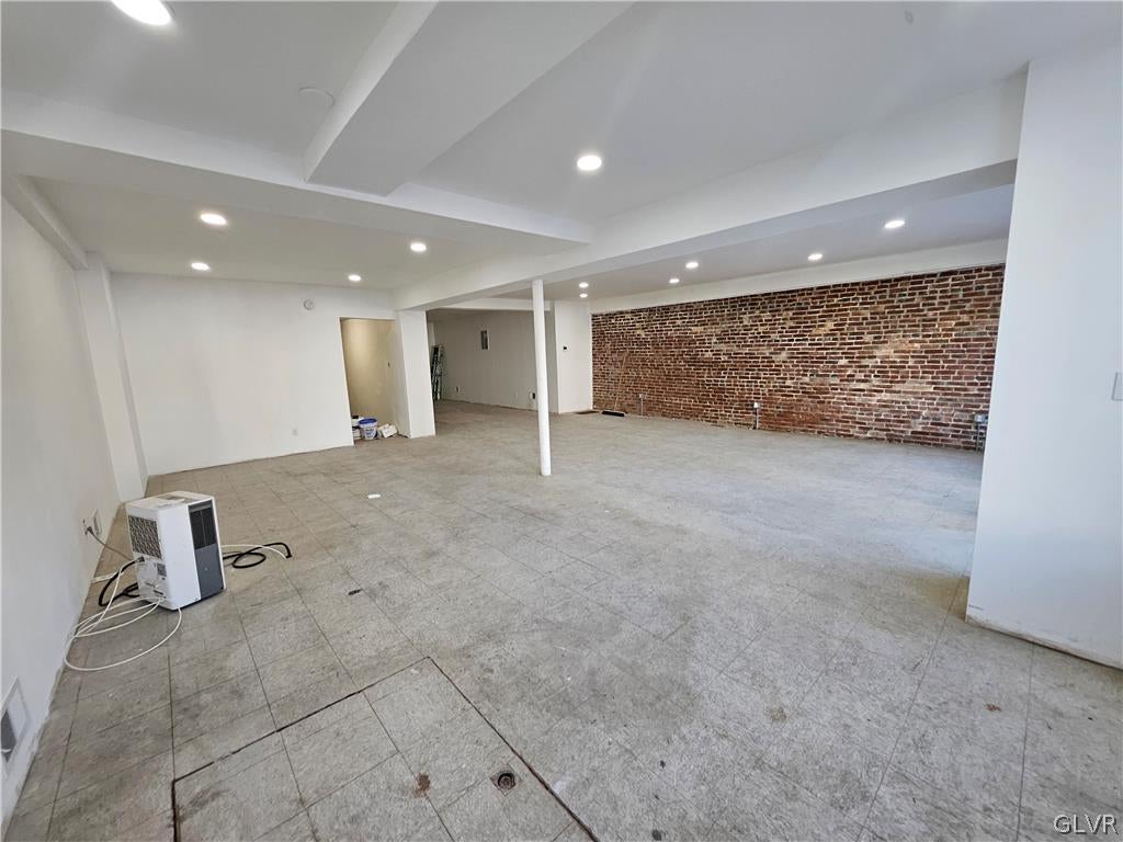 322 Ridge Avenue