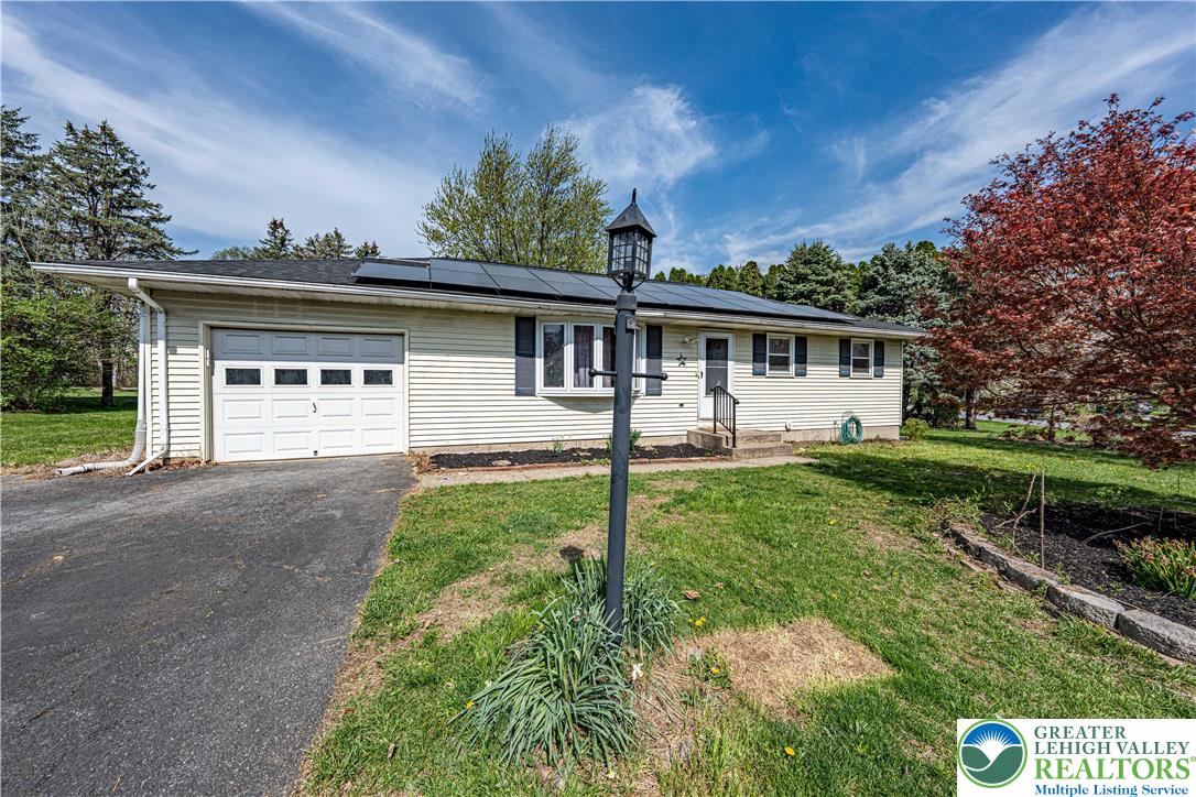 8 Babbling Brook Road