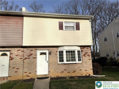 Photo of 317 Lockridge Ln, Alburtis Boro, PA 18011 (MLS # 769012)