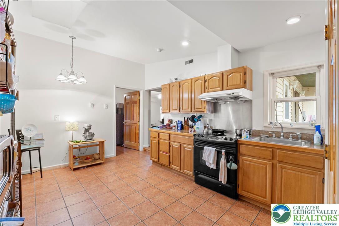 Catasauqua Boro, Pennsylvania 18032, United States, 6 Bedrooms Bedrooms, ,5 BathroomsBathrooms,Residential,Active,197526