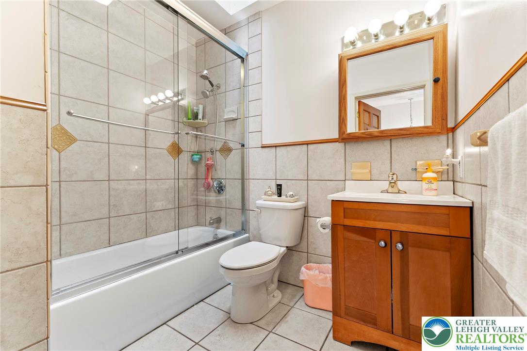 Catasauqua Boro, Pennsylvania 18032, United States, 6 Bedrooms Bedrooms, ,5 BathroomsBathrooms,Residential,Active,197526