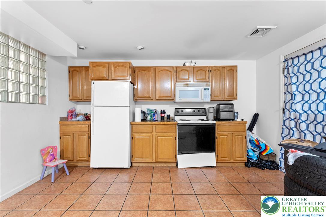 Catasauqua Boro, Pennsylvania 18032, United States, 6 Bedrooms Bedrooms, ,5 BathroomsBathrooms,Residential,Active,197526