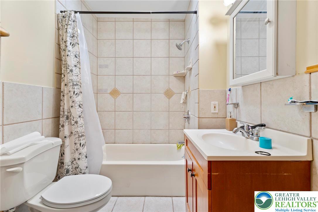 Catasauqua Boro, Pennsylvania 18032, United States, 6 Bedrooms Bedrooms, ,5 BathroomsBathrooms,Residential,Active,197526