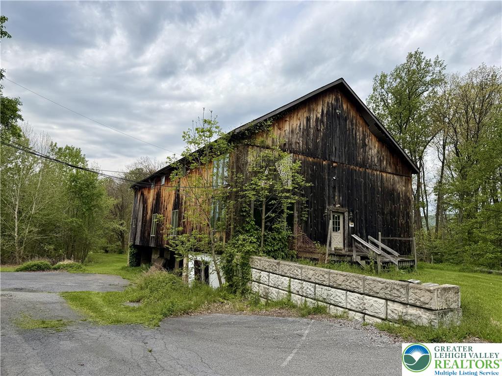 981 Riverview Drive