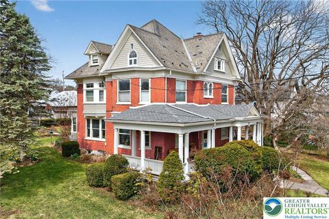 Photo of 29 N New Street, Nazareth Boro, PA 18064 (MLS # 773890)