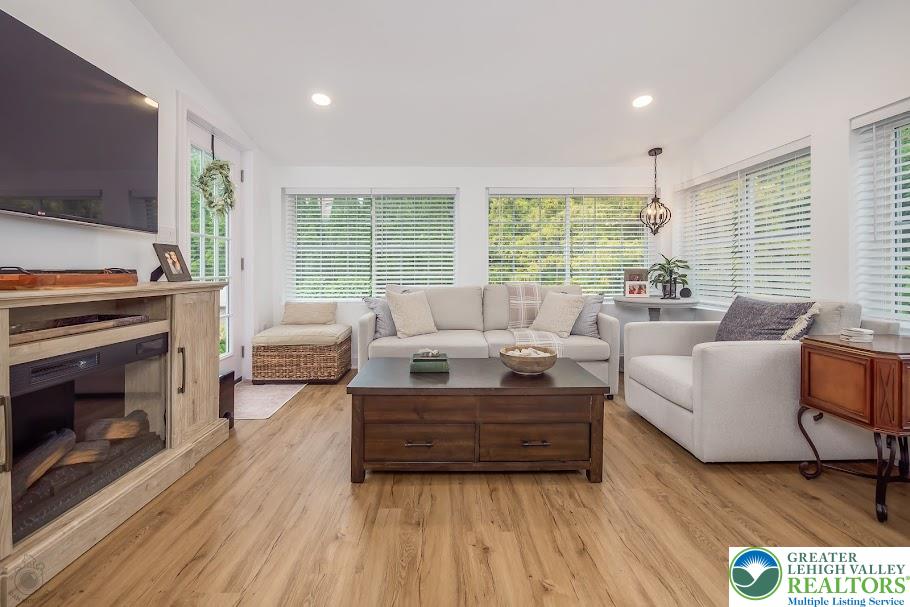 Allentown City, Pennsylvania 18104, United States, 3 Bedrooms Bedrooms, ,2 BathroomsBathrooms,Residential,Pending,154379