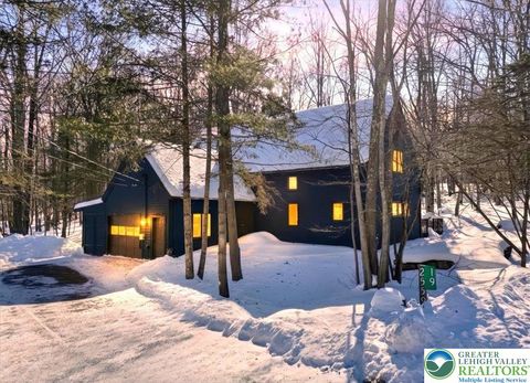 Photo of 19 oak Circle, Lake Ariel, PA 18436 (MLS # 771768)