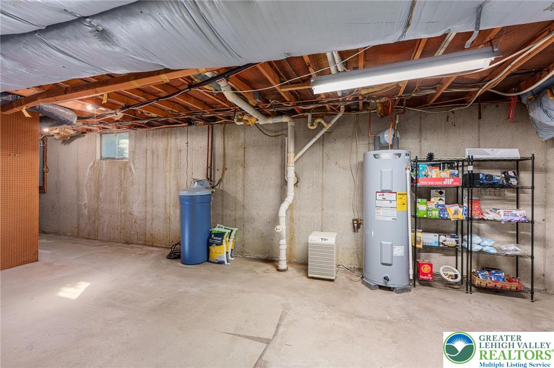 Lower Macungie Twp, Pennsylvania 18062, United States, 4 Bedrooms Bedrooms, ,3 BathroomsBathrooms,Residential,Active,222259