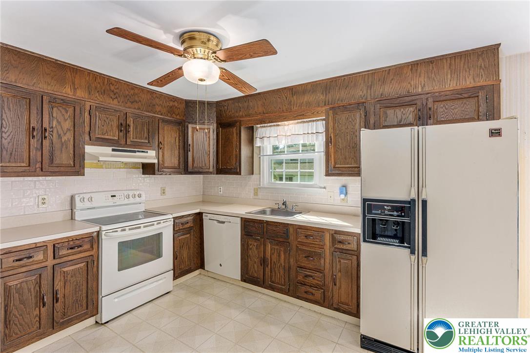 Lower Macungie Twp, Pennsylvania 18062, United States, 4 Bedrooms Bedrooms, ,3 BathroomsBathrooms,Residential,Active,222259