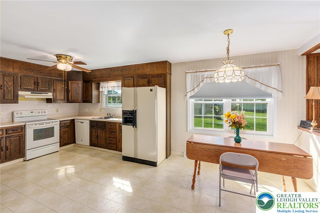 Lower Macungie Twp, Pennsylvania 18062, United States, 4 Bedrooms Bedrooms, ,3 BathroomsBathrooms,Residential,Active,222259