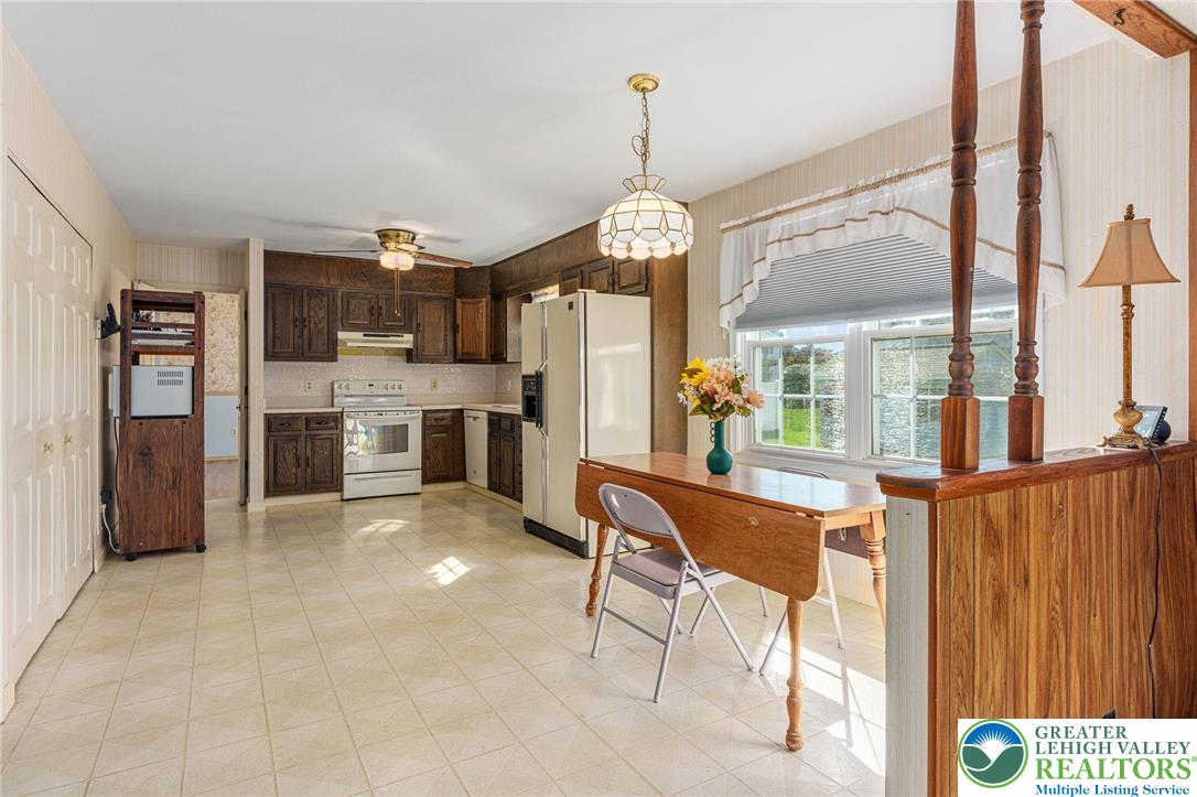 Lower Macungie Twp, Pennsylvania 18062, United States, 4 Bedrooms Bedrooms, ,3 BathroomsBathrooms,Residential,Active,222259