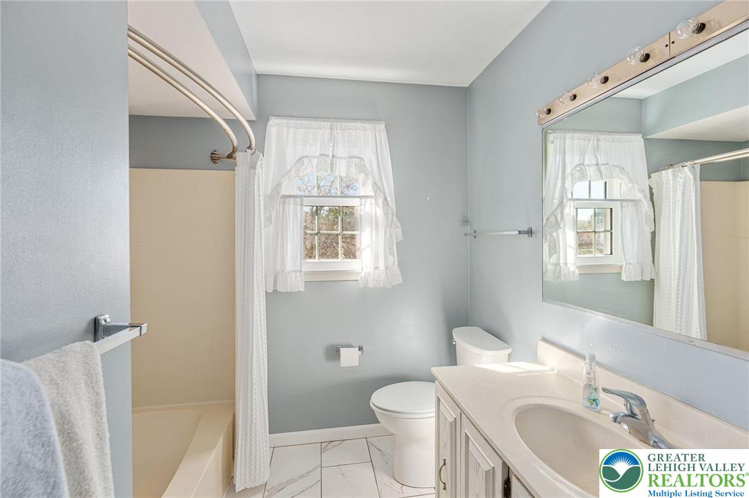 Lower Macungie Twp, Pennsylvania 18062, United States, 4 Bedrooms Bedrooms, ,3 BathroomsBathrooms,Residential,Active,222259