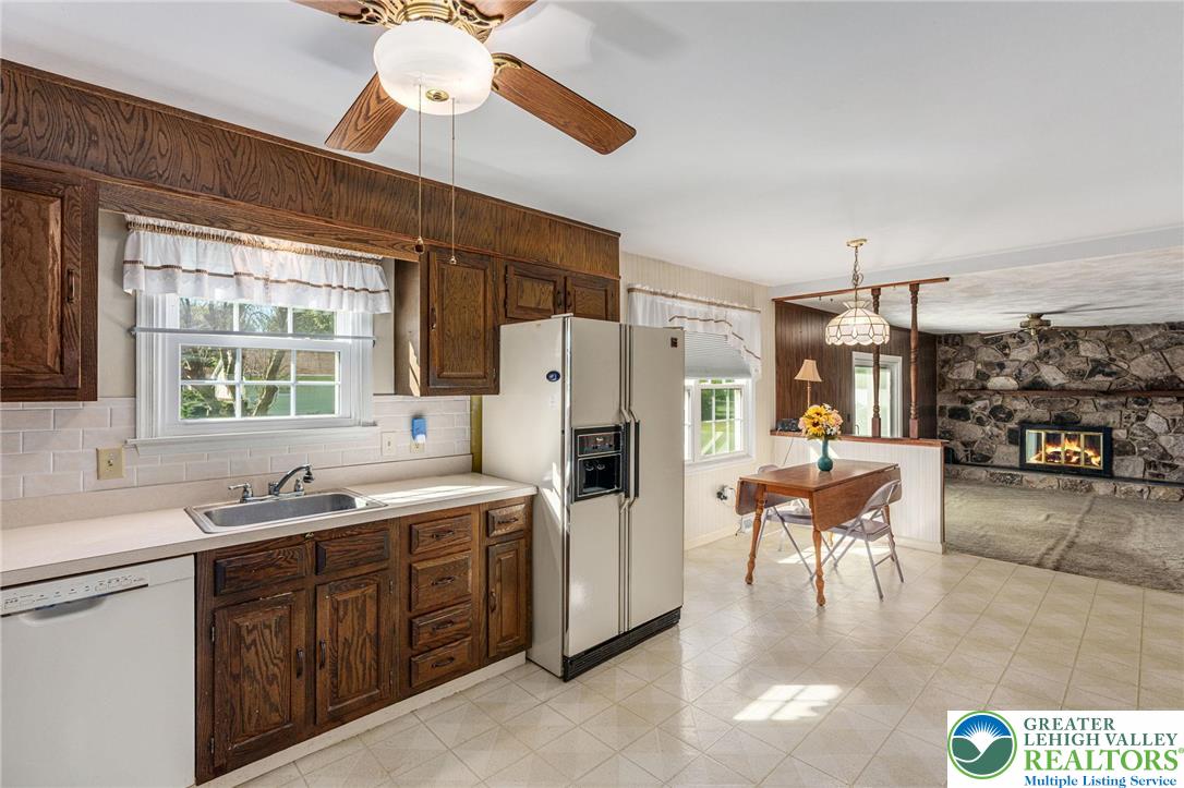 Lower Macungie Twp, Pennsylvania 18062, United States, 4 Bedrooms Bedrooms, ,3 BathroomsBathrooms,Residential,Active,222259