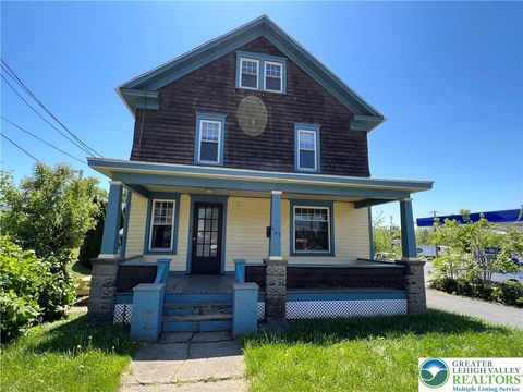 Photo of 165 East Brown Street, East Stroudsburg, PA 18301 (MLS # 765781) Photo of 165 East Brown Street, East Stroudsburg, PA 18301 (MLS # 765781)