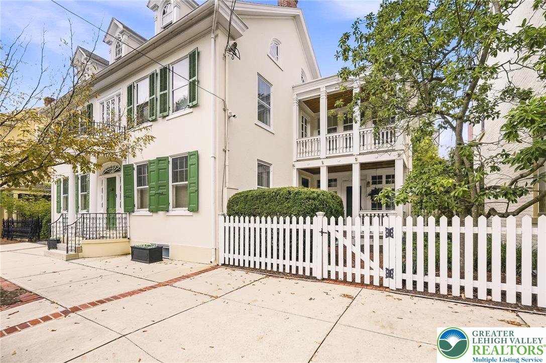 20 W Market Street