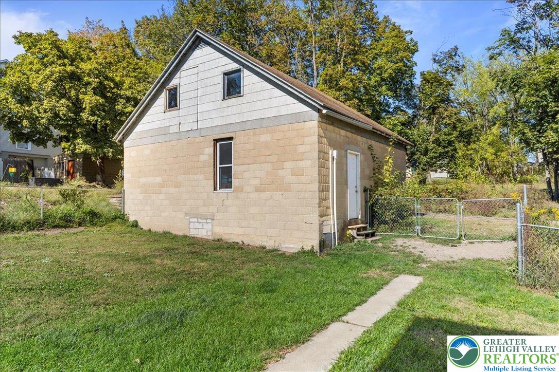 Lehighton Boro, Pennsylvania 18235, United States, 4 Bedrooms Bedrooms, ,2 BathroomsBathrooms,Residential,Active,222914