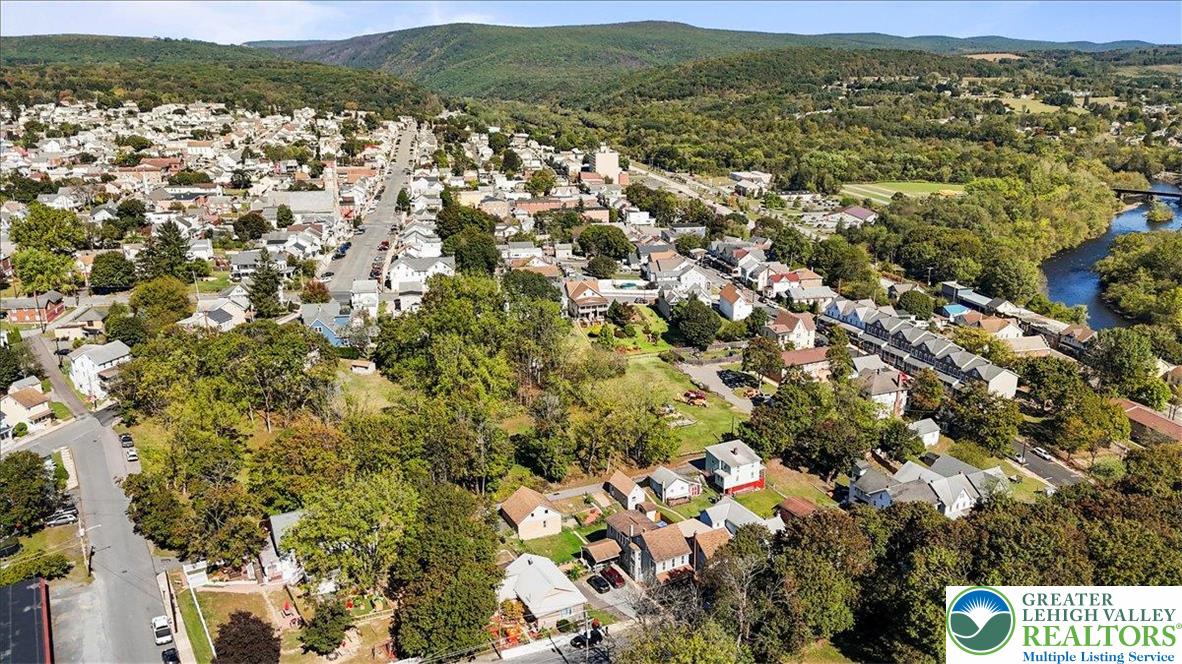 Lehighton Boro, Pennsylvania 18235, United States, 4 Bedrooms Bedrooms, ,2 BathroomsBathrooms,Residential,Active,222914