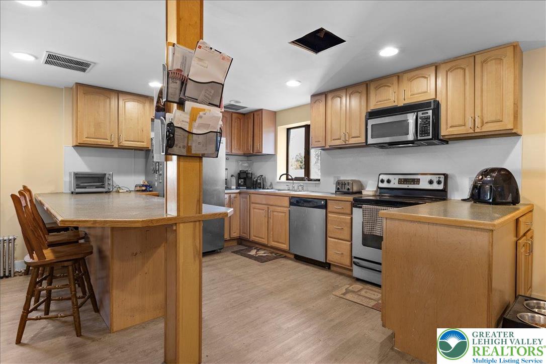 Lehighton Boro, Pennsylvania 18235, United States, 4 Bedrooms Bedrooms, ,2 BathroomsBathrooms,Residential,Active,222914