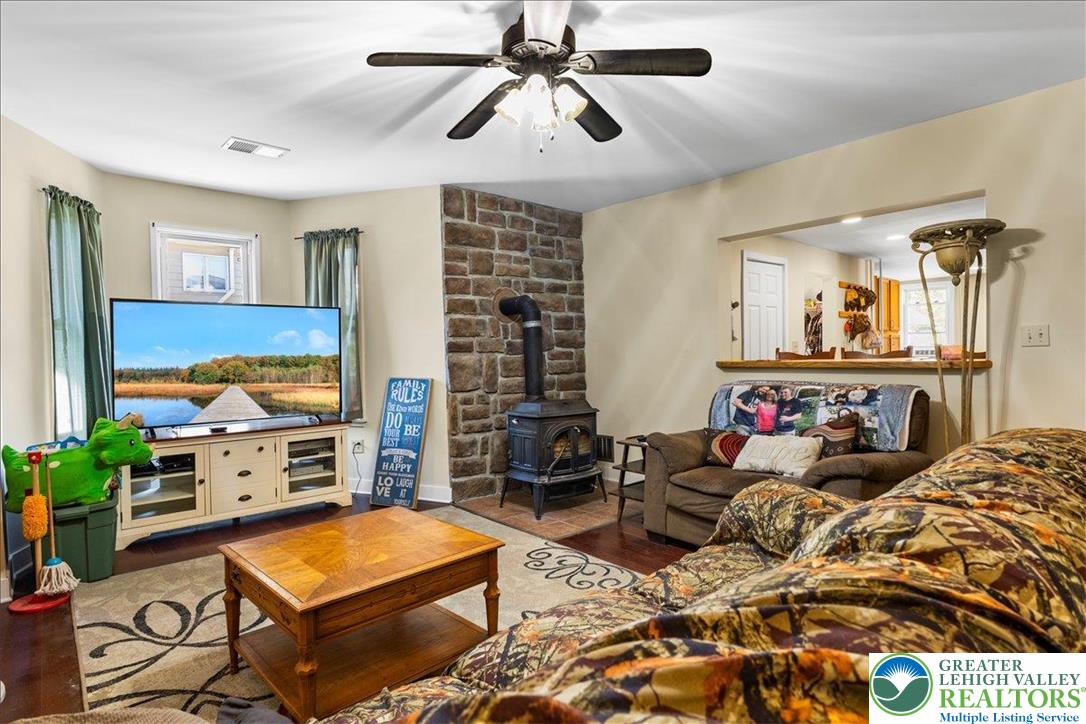 Lehighton Boro, Pennsylvania 18235, United States, 4 Bedrooms Bedrooms, ,2 BathroomsBathrooms,Residential,Active,222914