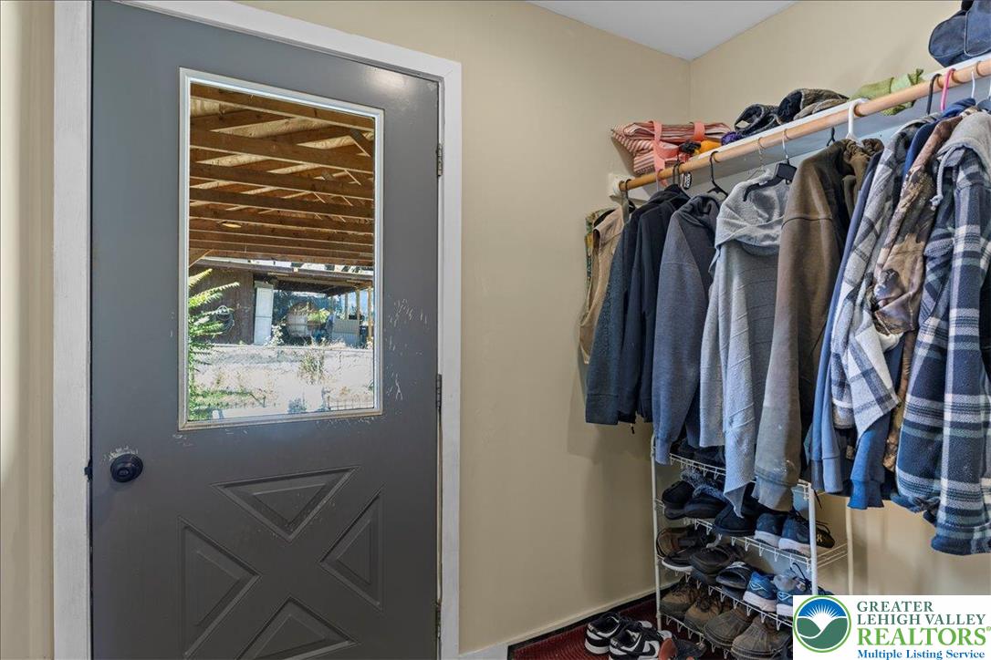 Lehighton Boro, Pennsylvania 18235, United States, 4 Bedrooms Bedrooms, ,2 BathroomsBathrooms,Residential,Active,222914