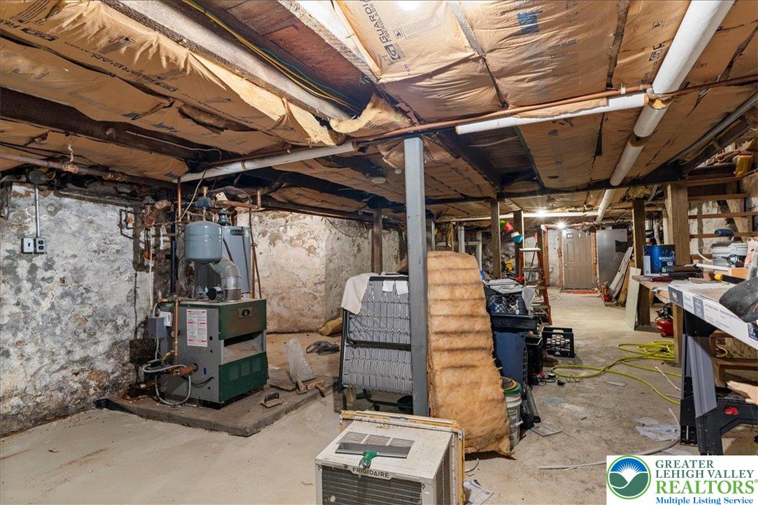 Lehighton Boro, Pennsylvania 18235, United States, 4 Bedrooms Bedrooms, ,2 BathroomsBathrooms,Residential,Active,222914